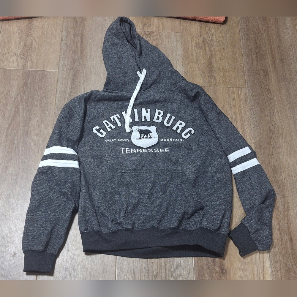 Womens Sanjeev Of Gatlinburg Hoddie Size L